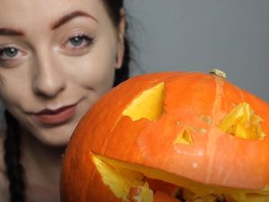 AmyMabel Porno Video: Das ging in die Hose - Wenn die bla*e zu voll ist.